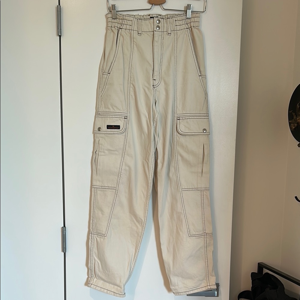 BDG High-Waisted Relaxed Skate Jeans in Cream size 27